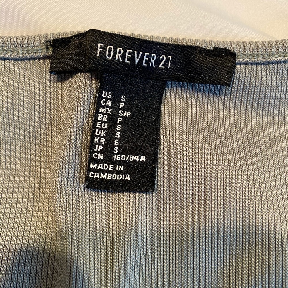 Crop top - Picture 2 of 2